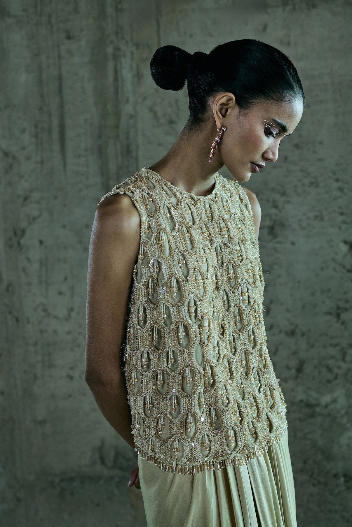 BEIGE CRYSTAL CUTOWK TOP WITH SKIRT SET